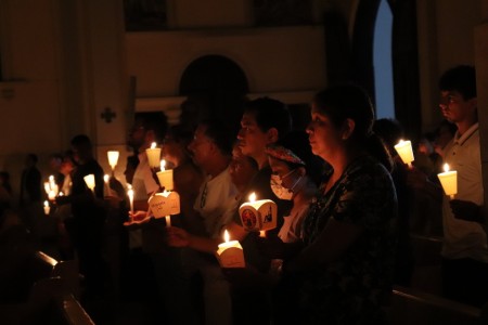 La comunidad de la Parroquia Salesiana María Auxiliadora Don Rúa conmemoró con profunda devoción el Triduo Pascual, desde la Última Cena y el Vía Crucis hasta la gloriosa Vigilia Pascual, reafirmando su fe en la Pasión, Muerte y Resurrección de Jesucristo.