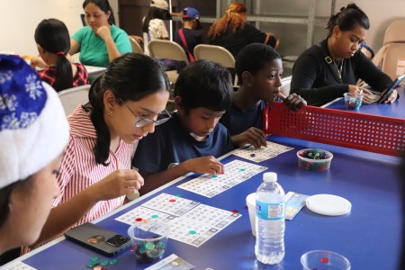 Actividades como esta reflejan el espíritu solidario de feligreses y familias que acuden a la Basílica, donde la alegría y el servicio caminan de la mano en favor de una misión común.