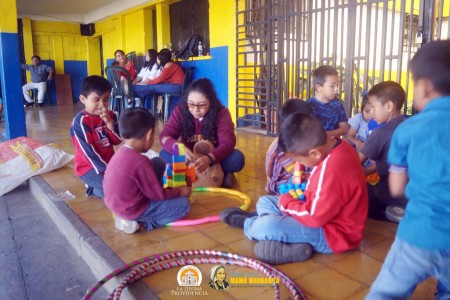 los ni&ntilde;os del comedor Mam&aacute; Margarita vivieron una jornada de sana recreaci&oacute;n en un ambiente festivo