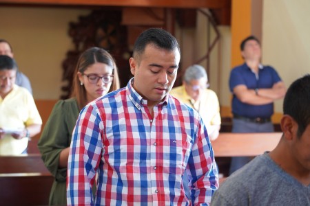 Colaboradores de la Casa Inspectorial celebran con fervor la Misa en honor a San Juan Bosco.