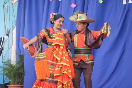 El baile de marimba en honor a Don Bosco destaca el papel esencial de la cultura en la construcción de comunidad y fe, convirtiendo a la obra salesiana de Masaya en un espacio de encuentro, aprendizaje y alegría para todos los que participan.