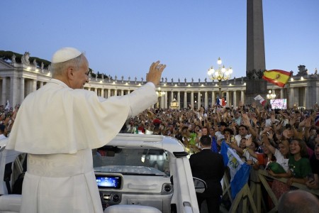 “Oremos por la paz y seamos testigos de la paz de Jesucristo, luz del mundo y camino de reconciliación que todos anhelamos”, expresó el papa León durante el encuentro inaugural del Jubileo de los Jóvenes 2025.