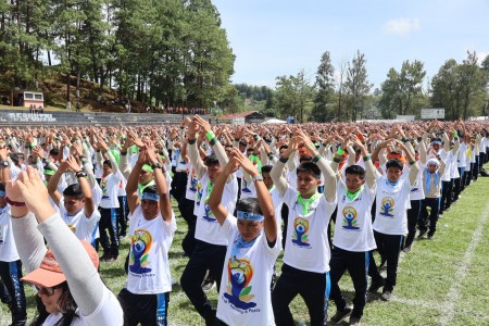 Más de 10,000 Estudiantes se unieron en un evento sin precedentes para promover la cultura, la paz y el bienestar integral.