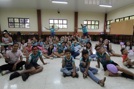 Niños del grupo ENE celebran con alegría su tercer aniversario en el Centro Don Bosco de Pérez Zeledón.