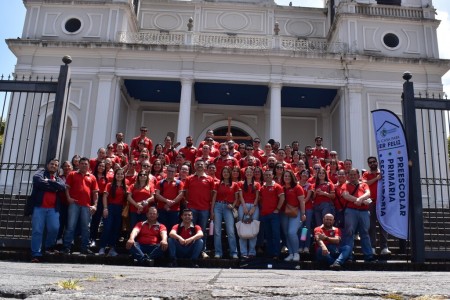 Educadores del Salesiano Don Bosco de Zapote vivieron un retiro espiritual y peregrinaron a la Catedral Metropolitana de San José, cruzando la Puerta Santa como símbolo de esperanza y renovación para su labor con los jóvenes.