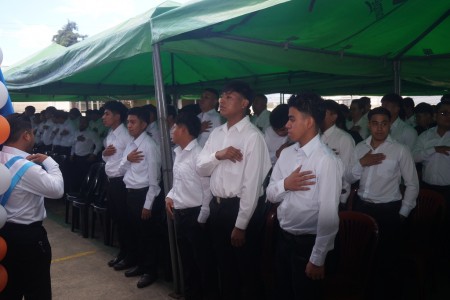 Jóvenes del CFP Padre Bartolomé Ambrosio celebran la clausura del ciclo escolar 2025, agradecidos por la formación técnica y salesiana recibida.