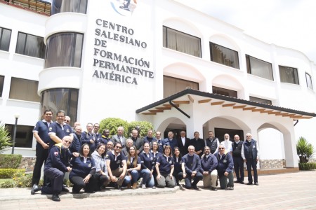 Con la presencia del Rector Mayor, Don Fabio Attard, y de los Inspectores salesianos de América, entre ellos el padre Julio Navarro, SDB, se celebraron en Quito los 50 años del Centro Salesiano de Formación Permanente América.