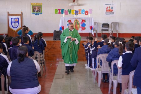 La comunidad del Centro Escolar Miguel Magone agradece el generoso apoyo de la feligres&iacute;a de la Parroquia El Esp&iacute;ritu Santo, cuyas ofrendas y becas solidarias hacen posible continuar la misi&oacute;n educativa y sembrar esperanza en cada estudiante.