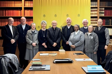 Autoridades de la Familia Salesiana y del Dicasterio para la Cultura y la Educaci&oacute;n se reunieron en el Vaticano para reflexionar sobre la misi&oacute;n educativa salesiana, reafirmando su fidelidad al carisma de Don Bosco y su compromiso con la formaci&oacute;n integral de los j&oacute;venes.