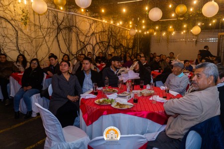Parejas participantes durante la cena organizada por la Comunidad Marta y Mar&iacute;a, un espacio de oraci&oacute;n, reflexi&oacute;n y convivencia que fortalece los lazos conyugales a la luz del amor de Dios.