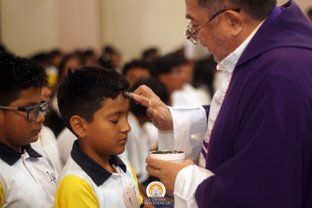 Los distintos frentes de la obra  La Divina Providencia participan unidos en la celebraci&oacute;n del Mi&eacute;rcoles de Ceniza, dando inicio al camino cuaresmal.