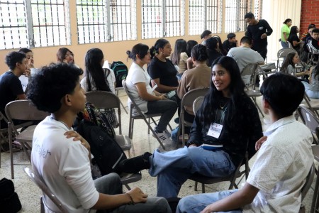 J&oacute;venes en preparaci&oacute;n para la Confirmaci&oacute;n viven un retiro marcado por la reflexi&oacute;n, la oraci&oacute;n y el encuentro personal con Dios.