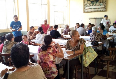 Cada año la comunidad salesiana comparte una comida en agradecimiento por el trabajo del año. 