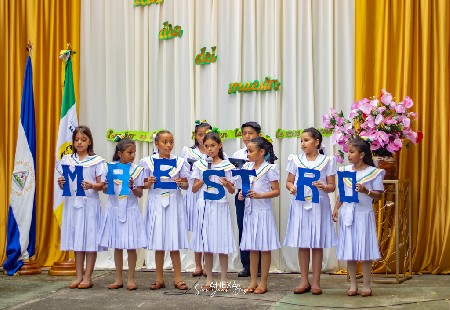 Con alegría salesiana, la Escuela Anexa San Juan Bosco celebró el Día del Maestro, honrando la entrega y vocación educativa de sus docentes.
