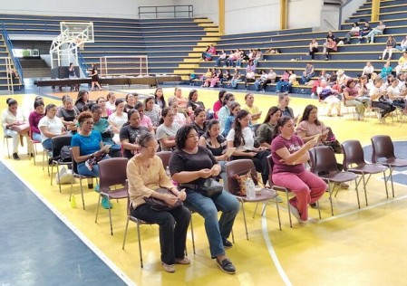 Madres de familia vivieron un retiro espiritual en el ITDB, fortaleciendo su fe y compromiso al estilo de Don Bosco.