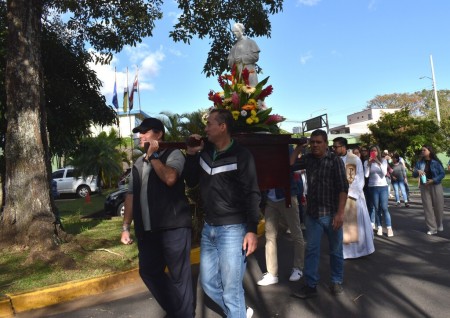 El personal del Salesiano Don Bosco celebró a Don Bosco y renovó su compromiso como educadores de la esperanza.