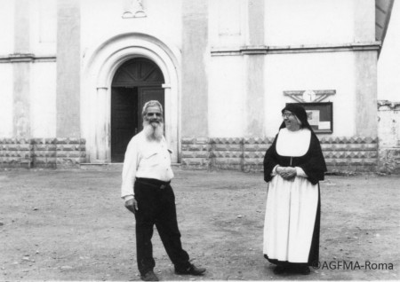 Sor María Troncatti, Hija de María Auxiliadora y “artesana de paz y reconciliación”, será canonizada el próximo 19 de octubre de 2025. Su vida entregada al servicio de los Shuar y colonos en Ecuador es recordada como testimonio de amor, maternidad espiritual y búsqueda incansable de la paz.