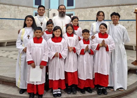  Con esta promesa, los nuevos monaguillos inician un camino de compromiso y formación, dispuestos a crecer en su servicio a Dios y a la Iglesia.