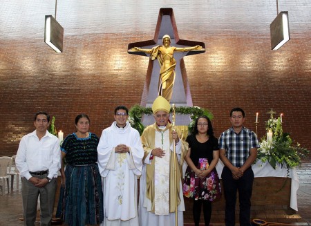 Nuevo diácono Walter Solís con su familia