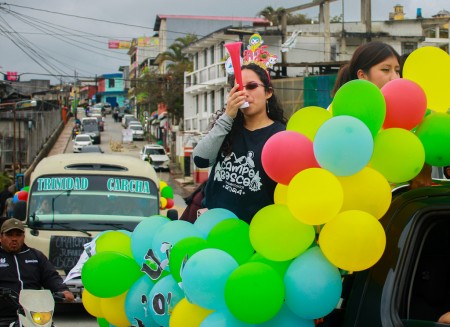 La caravana en honor a San Juan Bosco recorre las principales calles de San Pedro Carchá, contagiando a la comunidad con el entusiasmo y el carisma salesiano.