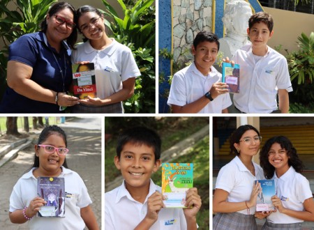 Estudiantes mostraron su alegr&iacute;a al encontrar los libros.