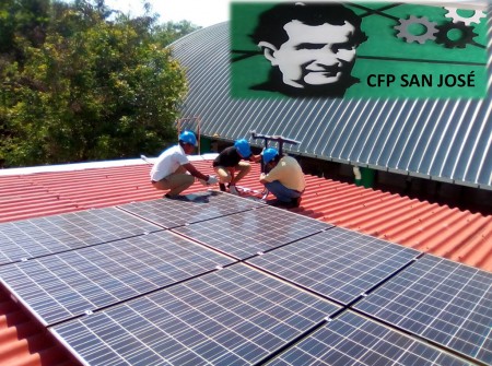 Paneles Solares en el Colegio San José en Santa Ana, El Salvador. 