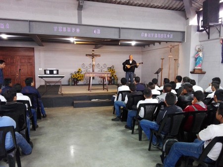 P. Eduardo Castro SDB visit&oacute; el CFP Bartolom&eacute; Ambrosio.