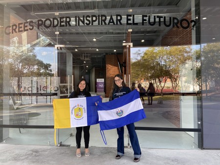 Fátima Oviedo y Sofía Avilés, alumnas UDB, representaron a El Salvador en el Innovation Academy for Women of the Americas.