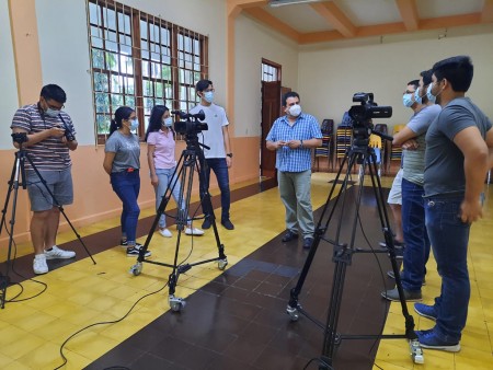Jóvenes aprendiendo para un mejor apostolado en las comunicaciones.
