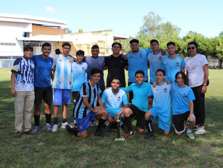 Los oratorianos de El Salvador se reunieron para celebrar el jubileo salesiano.