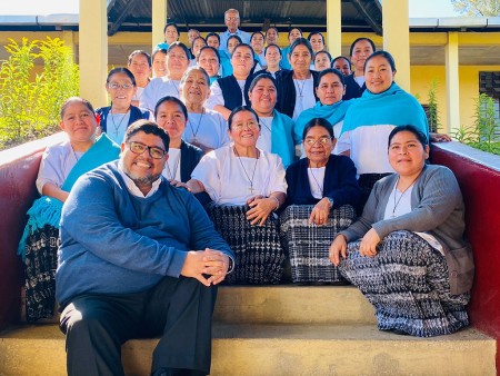 Las Hermanas de la Resurrección son religiosas Qechí que forman parte de la familia salesiana.