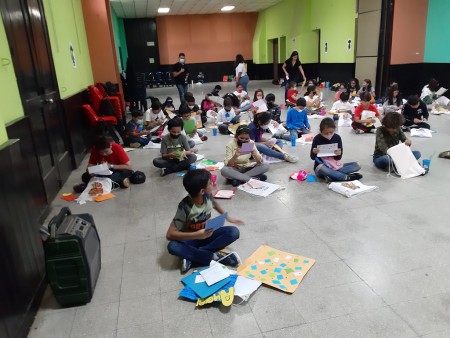 Los niños se mostraron entusiasmados por recibir el sacramento de la Eucaristía por primera vez.