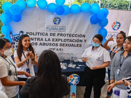 La presentación de la nueva política de protección generó atención y esperanza entre la audiencia.