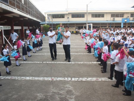 Los estudiantes vivieron con devoción y gratitud la bendición de la imagen de María Auxiliadora.