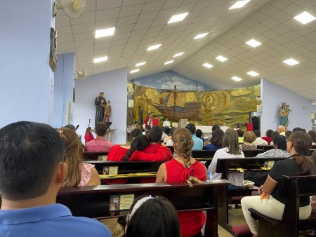 El Templo María Auxiliadora acoge nuevamente a su feligresía después de la renovación del mismo.