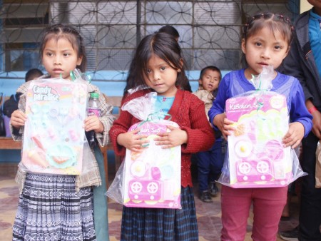 Los niños y jóvenes oratorianos disfrutaron del convivio junto a sus familias.