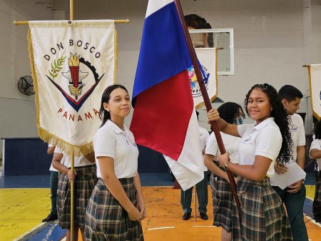 La promoción saliente y entrante vivieron un evento simbólico de unidad, agradecimiento y responsabilidad.