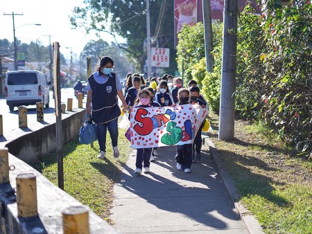 El Centro Escolar Miguel Magone es uno de los sectores que atiende la parroquia El Espíritu Santo en Guatemala.