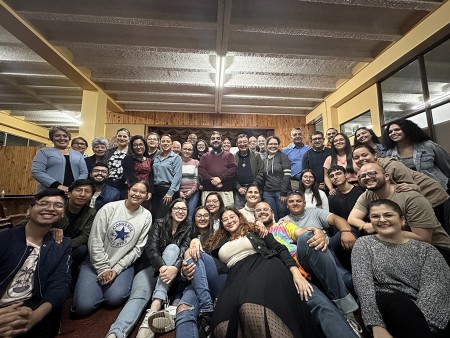 Inspector de Centroamérica con los colaboradores de la obra del Centro Salesiano Domingo Savio en Costa Rica.