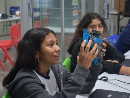 Los jóvenes que asisten a los talleres de FUSALMO son los principales beneficiarios de la donación hecha por la fundación Gloria de Kriete.