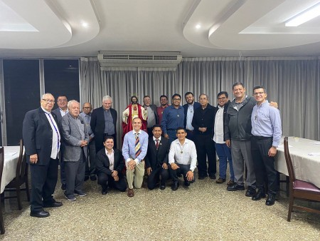 La comunidad salesiana de la parroquia La Divina Providencia y formadores de la Casa del Filosofado Salesiano celebraron juntos al Sagrado Corazón de Jesús.