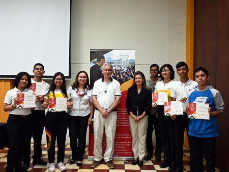 Jóvenes del Ricaldone beneficiarios de las becas.