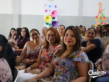 Emotiva celebración del día de las madres en el Colegio Salesiano.