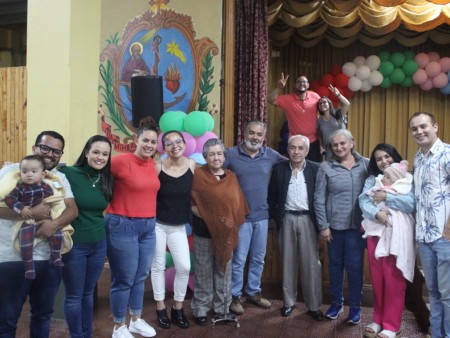 Diferentes grupos del centro se unieron en oración y alabanza para honrar a la Madre Auxiliadora.