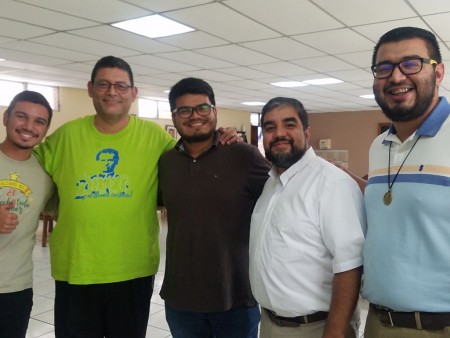 En la fotografía de derecha a izquierda se encuentran, Edwin Baños sdb, Padre Julio Inspector CAM, Hugo Chinchilla sdb, Padre Mario Aldana sdb y Pablo Pérez sdb.
