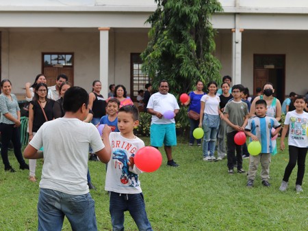 Las familias de los jóvenes del MJS disfrutaron del convivio.