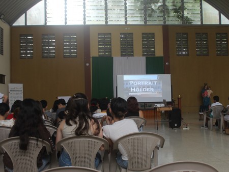 Jóvenes del Centro Don Bosco disfrutando de las proyecciones del DBGYFF 2023.