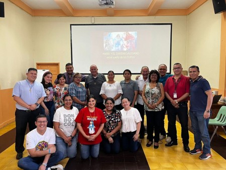 En su visita el padre Walter Jara dej&oacute; un mensaje inspirador como un impulso para el crecimiento en la calidad salesiana y apost&oacute;lica de la Parroquia Don R&uacute;a. 