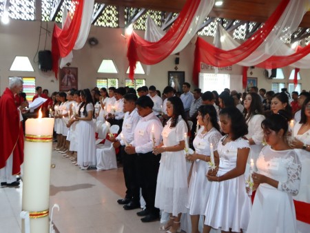 Más de 30 jóvenes reciben el sacramento de la Confirmación en la Parroquia San Benito de Palermo, Petén.