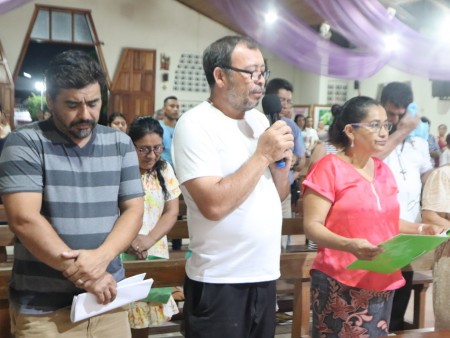 A lo largo de 24 horas, se vivió un ambiente de solemnidad y plegaria en la Parroquia San Benito de Petén, convirtiendose en un oasis de paz y encuentro con Jesús Sacramentado.